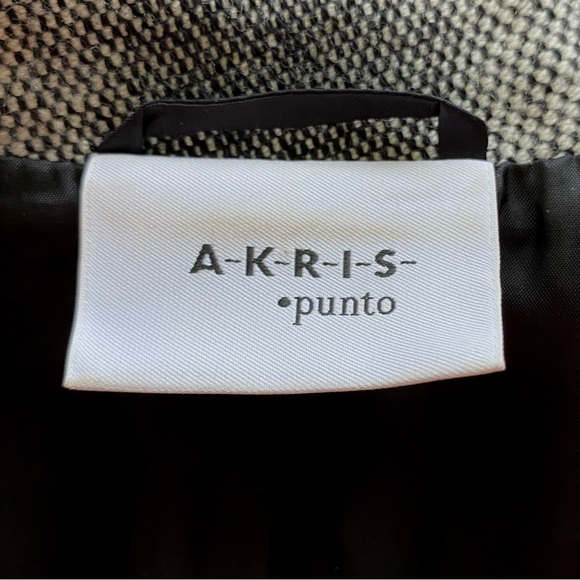 Akris 100% wool striped blazer. 🖤 - Picture 5 of 7